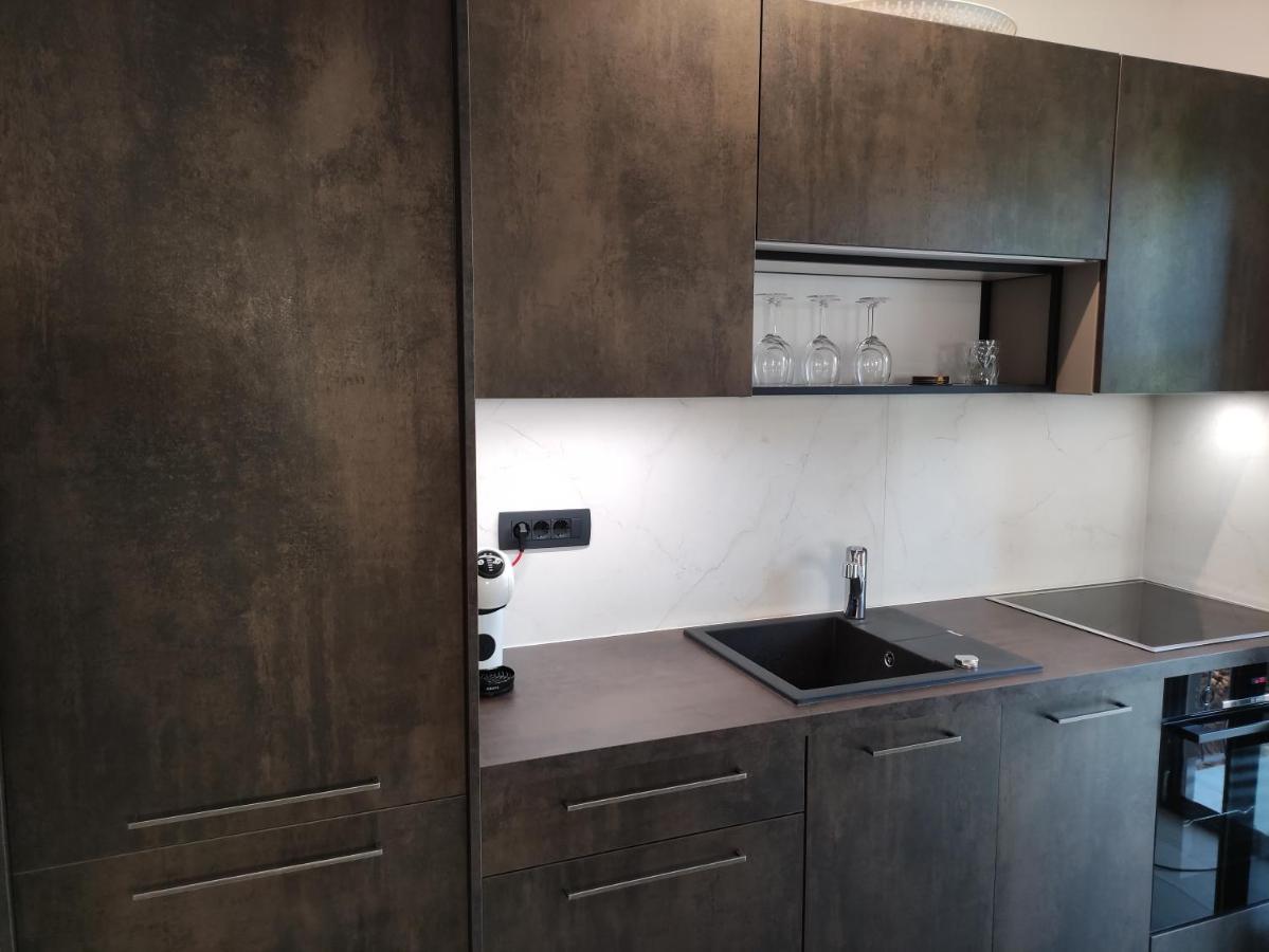 ApartVilla Castropola Bagian luar foto