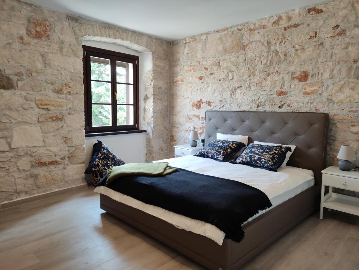 ApartVilla Castropola Bagian luar foto