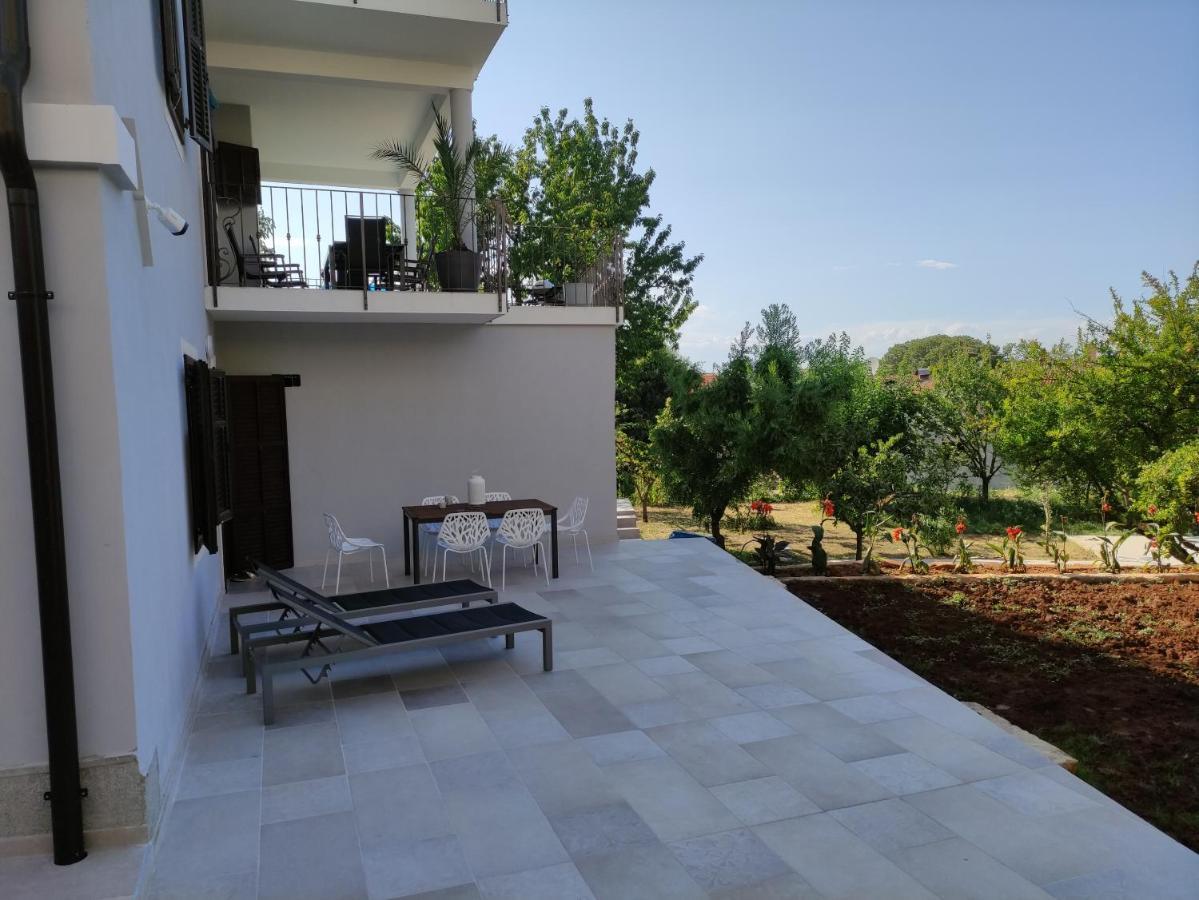 ApartVilla Castropola Bagian luar foto