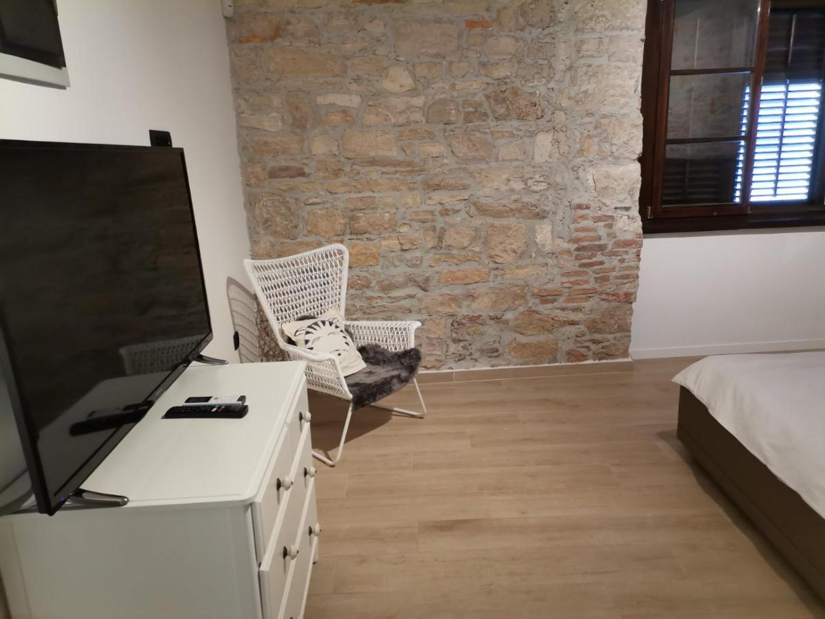ApartVilla Castropola Bagian luar foto