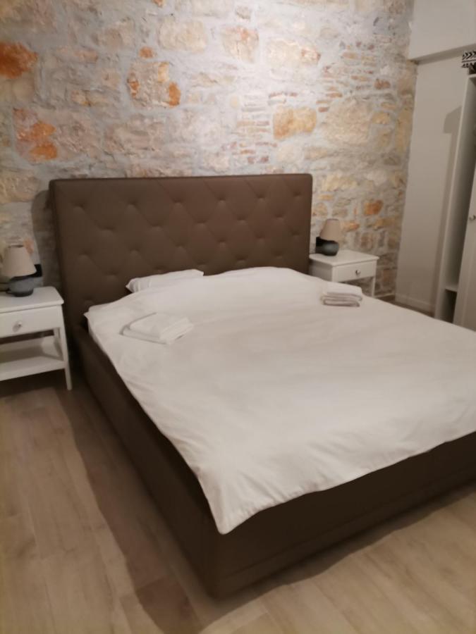 ApartVilla Castropola Bagian luar foto